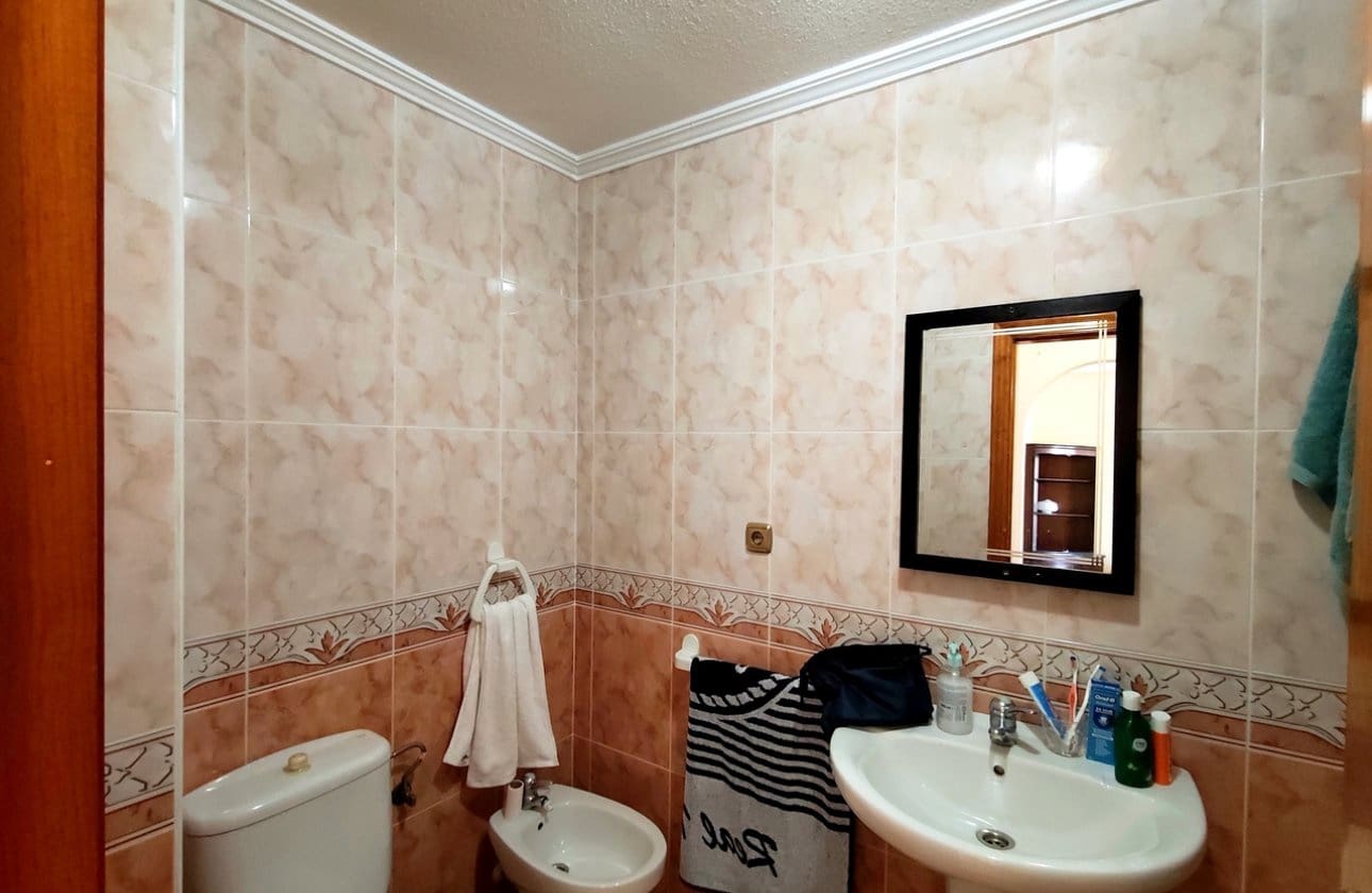 2 soveværelse Lejlighed til salg i Villamartin med swimmingpool - € 159.000 (Ref: 9948377)