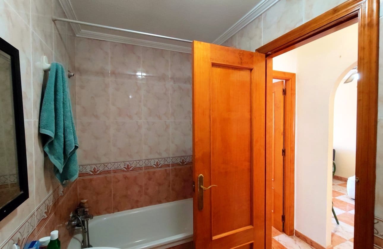 2 soveværelse Lejlighed til salg i Villamartin med swimmingpool - € 159.000 (Ref: 9948377)