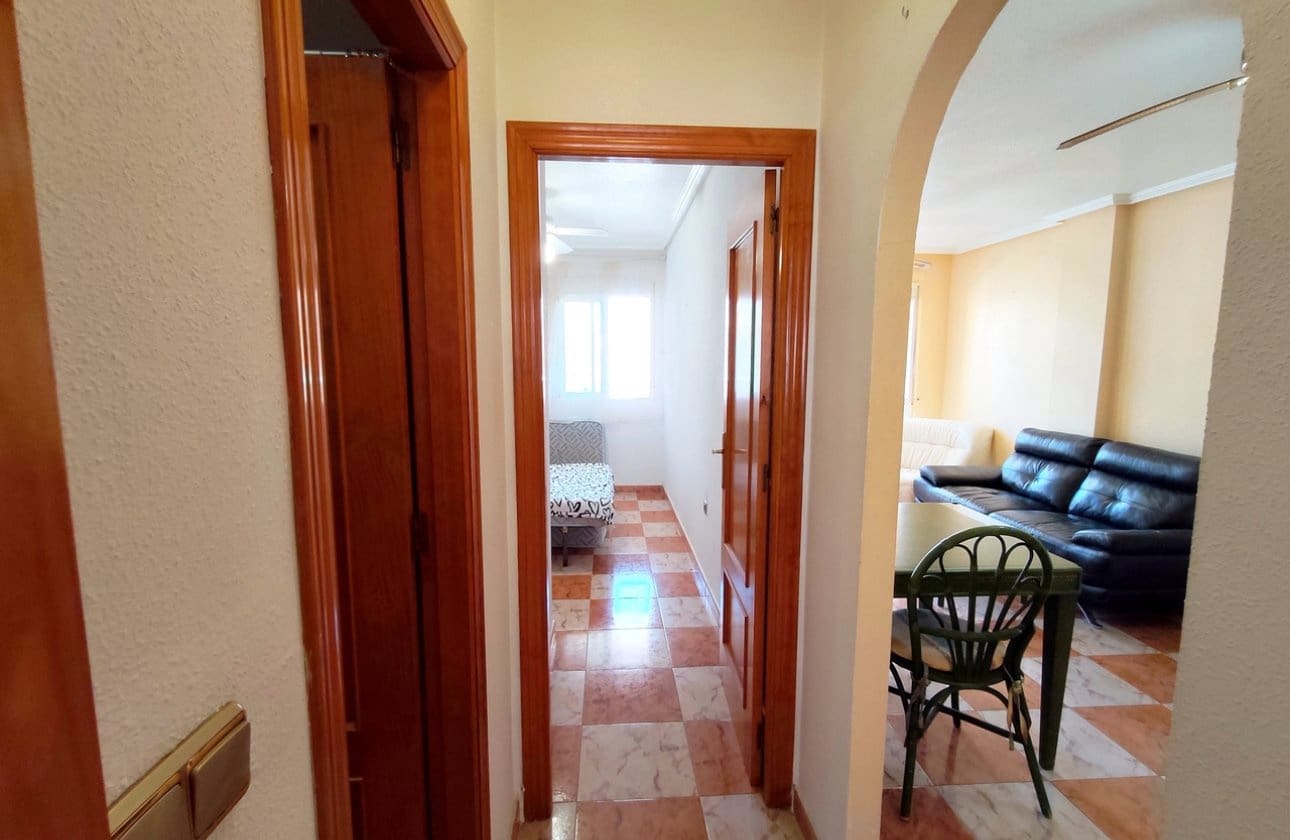 2 soveværelse Lejlighed til salg i Villamartin med swimmingpool - € 159.000 (Ref: 9948377)