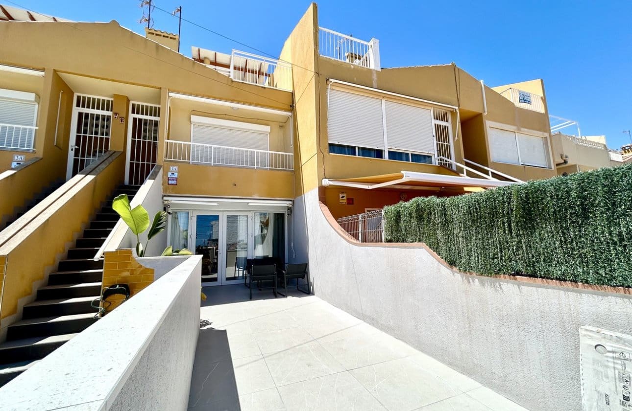 Apartamento de 2 habitaciones en Torrevieja en venta - 265.000 € (Ref: 9948378)