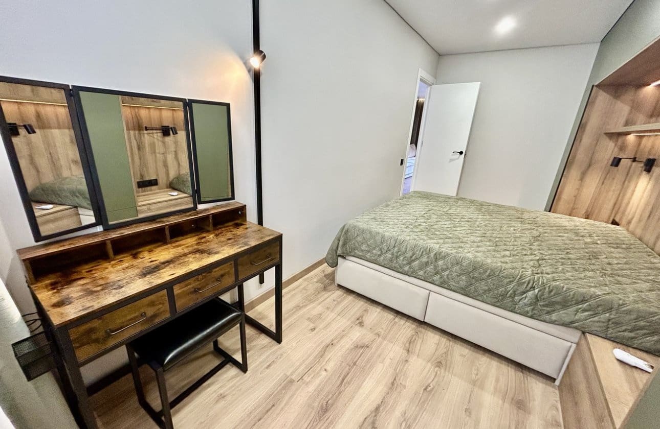 Apartamento de 2 habitaciones en Torrevieja en venta - 265.000 € (Ref: 9948378)