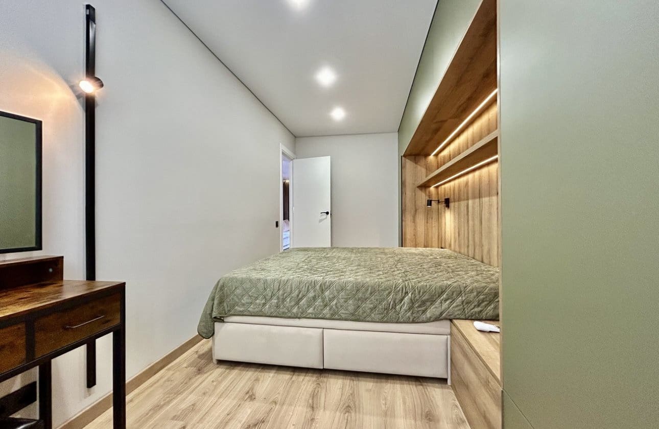 Apartamento de 2 habitaciones en Torrevieja en venta - 265.000 € (Ref: 9948378)
