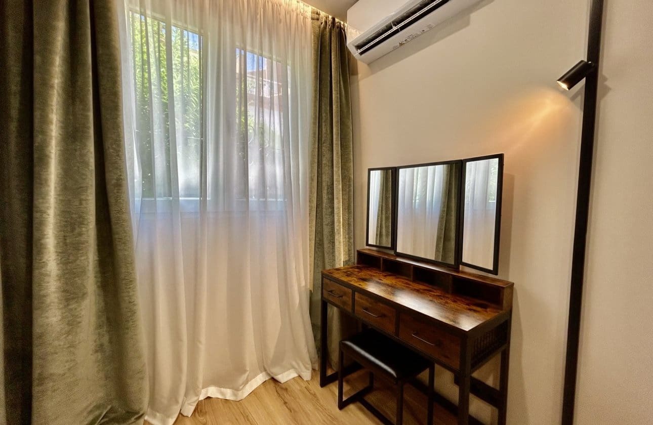 Apartamento de 2 habitaciones en Torrevieja en venta - 265.000 € (Ref: 9948378)