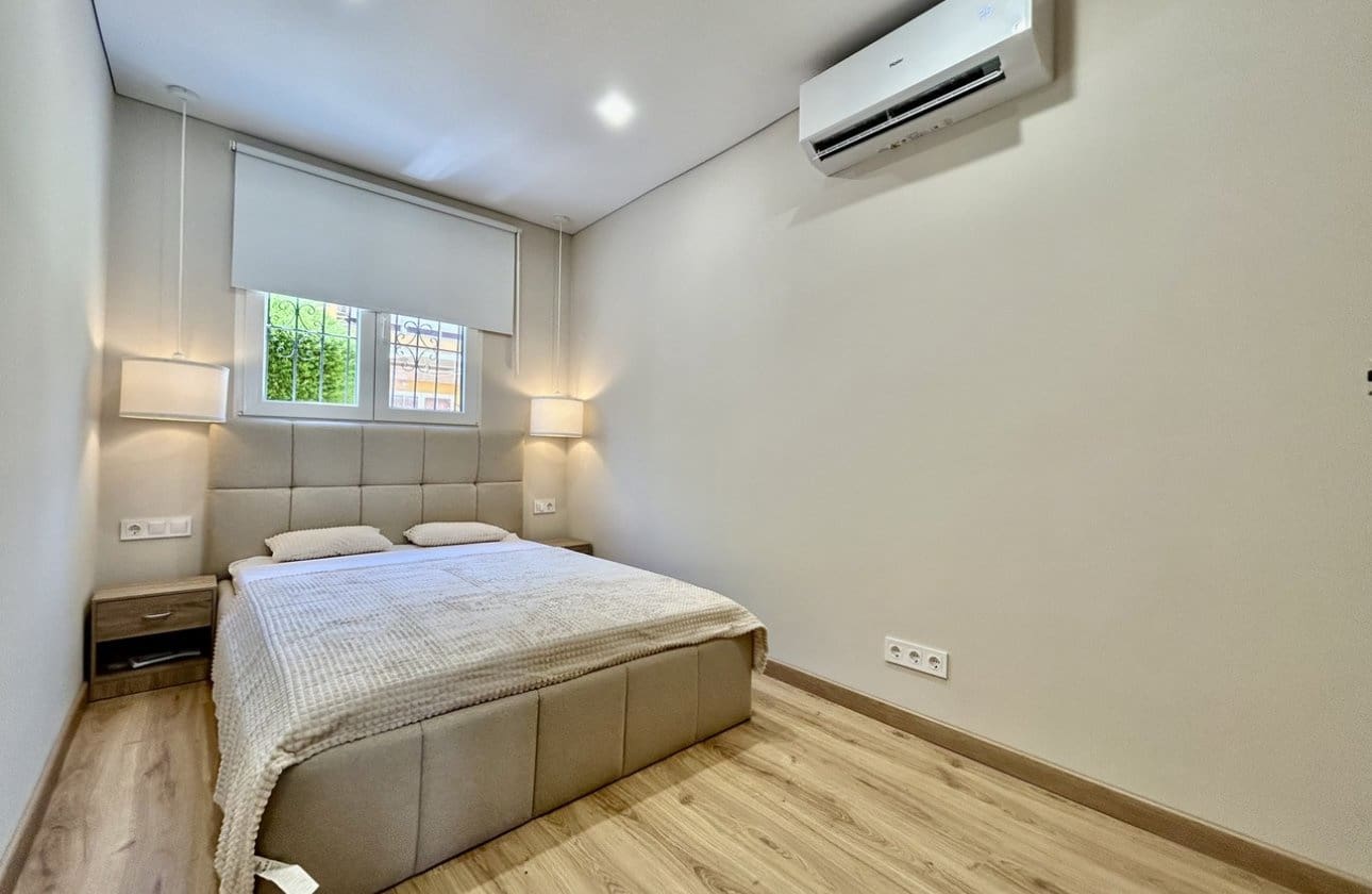 Apartamento de 2 habitaciones en Torrevieja en venta - 265.000 € (Ref: 9948378)