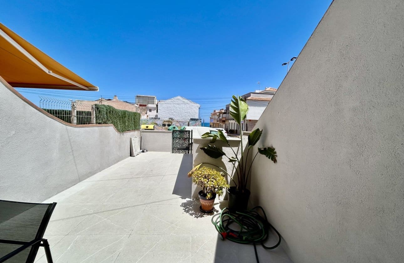 Apartamento de 2 habitaciones en Torrevieja en venta - 265.000 € (Ref: 9948378)