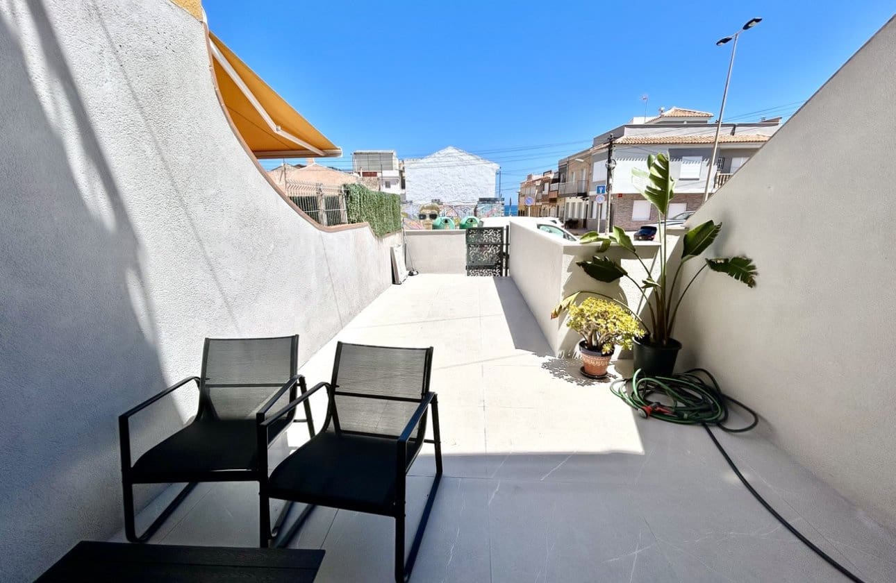 Apartamento de 2 habitaciones en Torrevieja en venta - 265.000 € (Ref: 9948378)