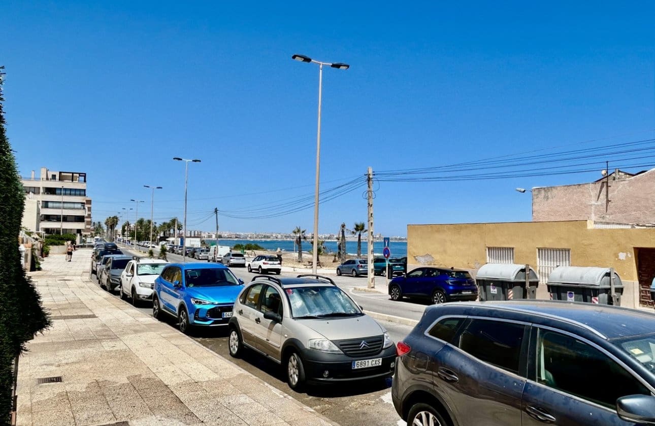 Apartamento de 2 habitaciones en Torrevieja en venta - 265.000 € (Ref: 9948378)