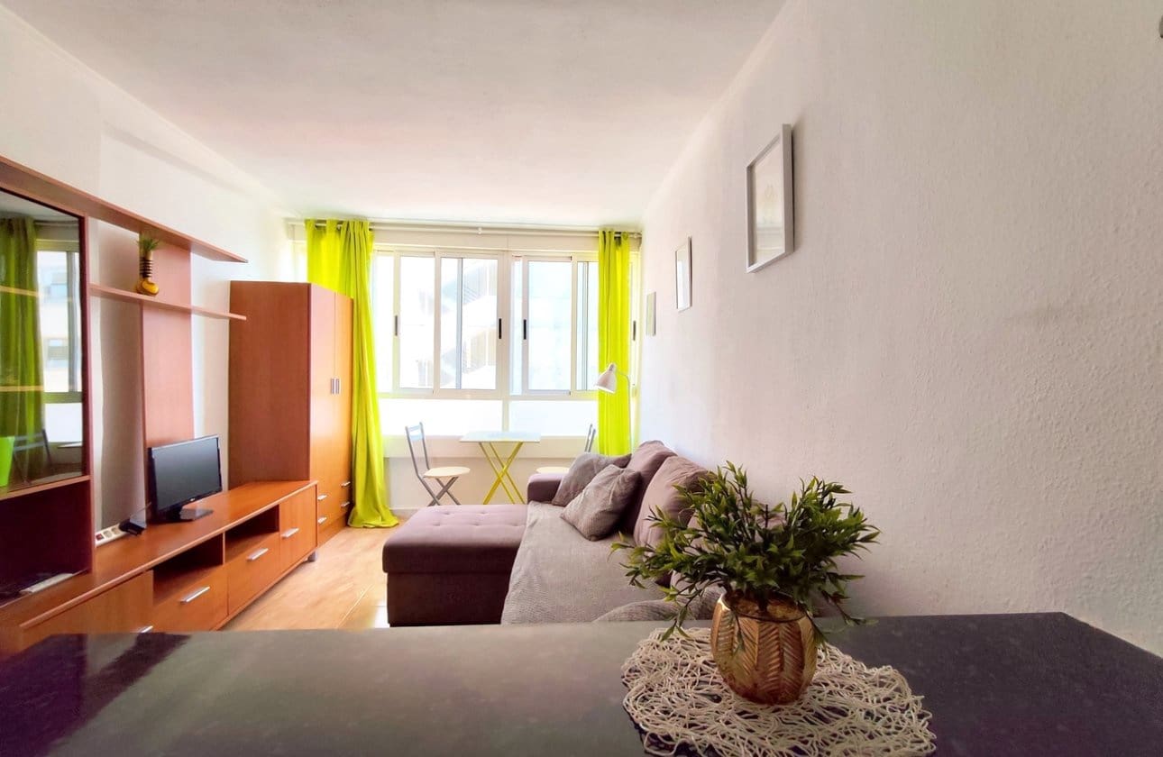 1 soveværelse Strandlejlighed til salg i Torrevieja med swimmingpool - € 127.000 (Ref: 9948379)