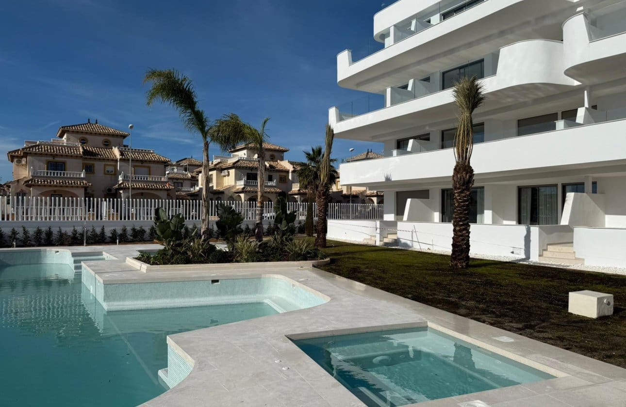 2 Zimmer Apartment zu verkaufen in Orihuela Costa mit Pool - 390.000 € (Ref: 9948380)