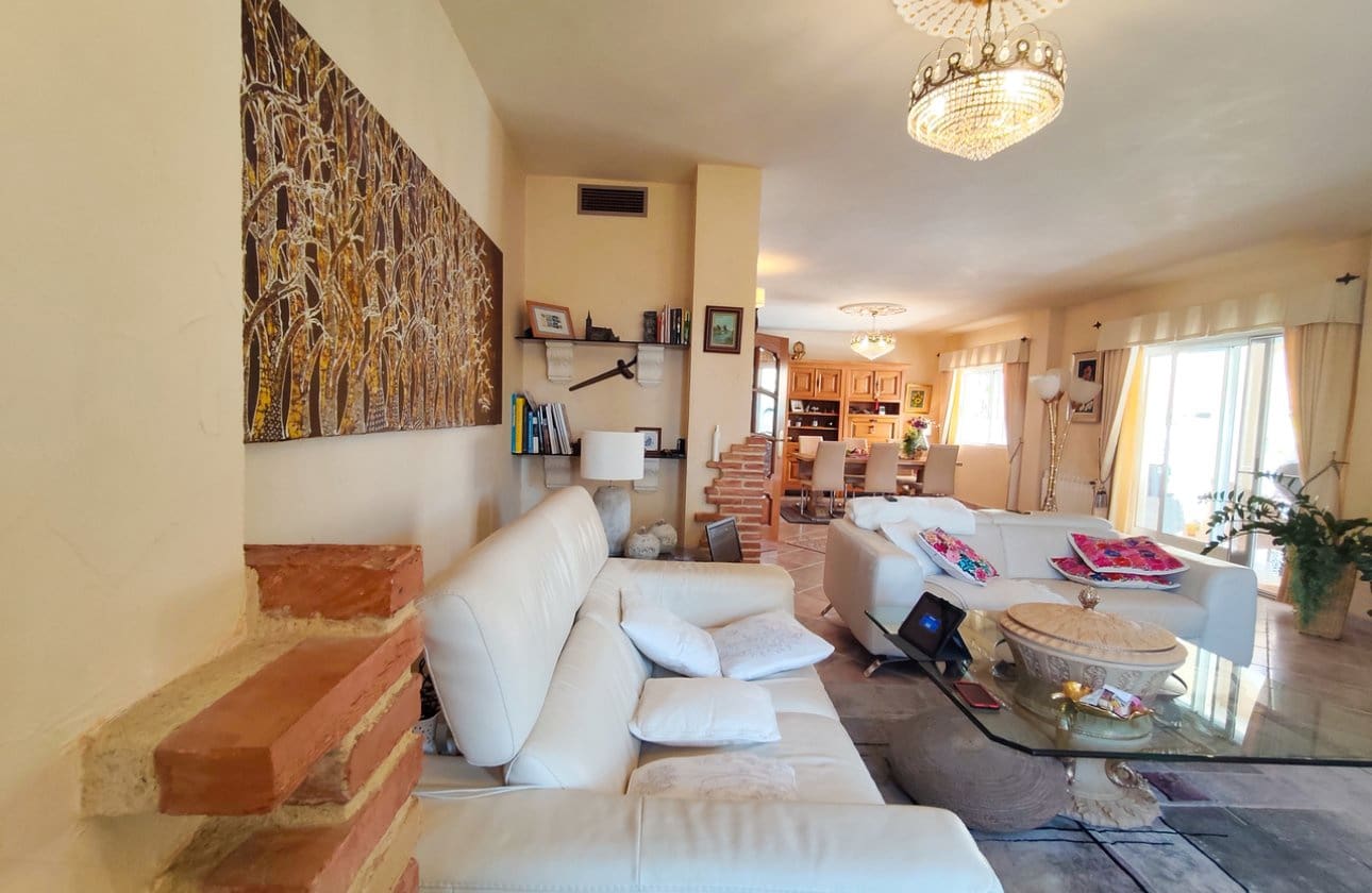 5 slaapkamer Villa te koop in Ciudad Quesada met zwembad - € 850.000 (Ref: 9968918)