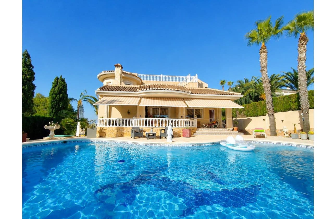 5 slaapkamer Villa te koop in Ciudad Quesada met zwembad - € 850.000 (Ref: 9968918)