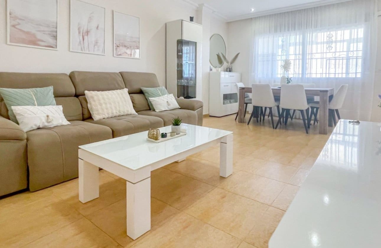Casa de 4 habitaciones en Orihuela Costa en venta con piscina - 339.000 € (Ref: 9968921)