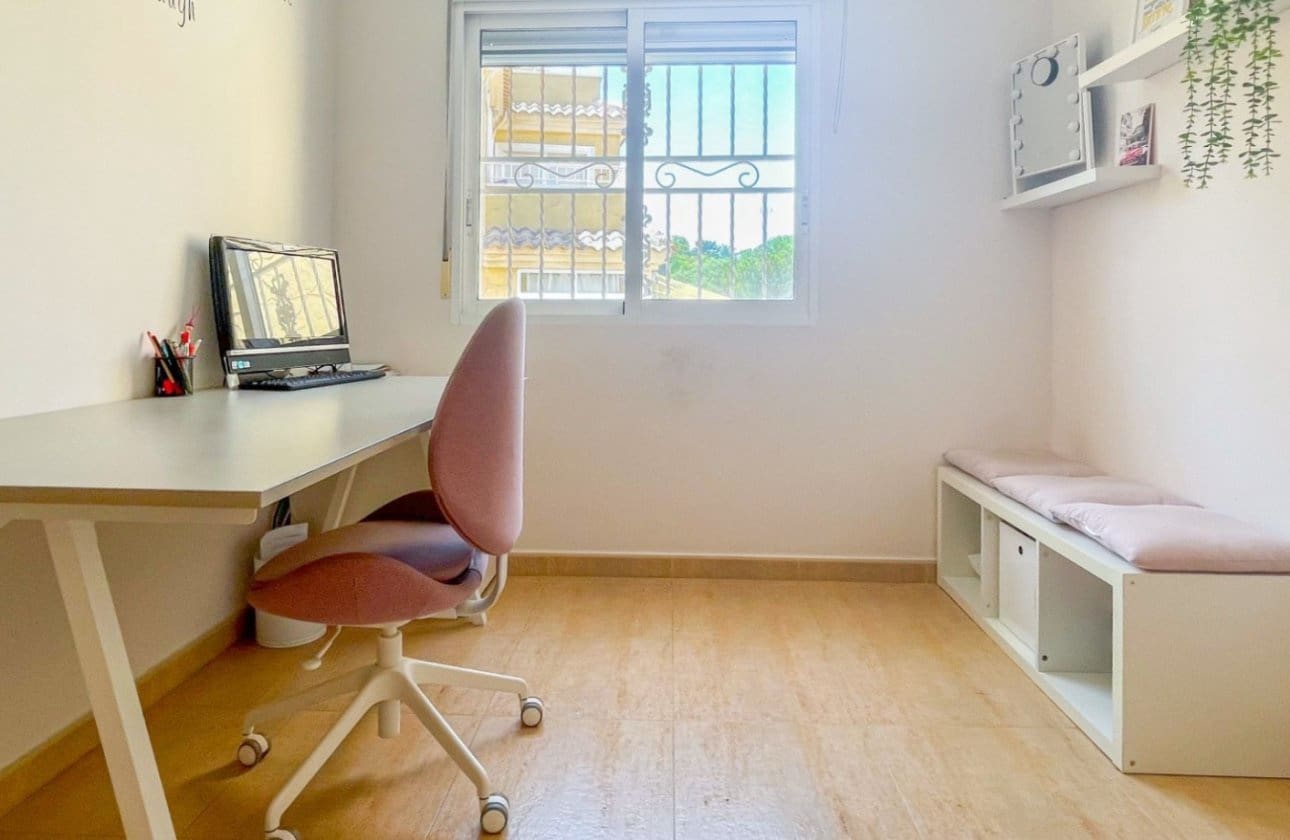 Casa de 4 habitaciones en Orihuela Costa en venta con piscina - 339.000 € (Ref: 9968921)