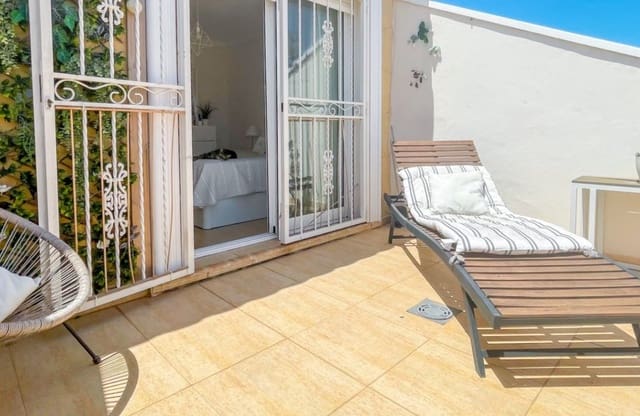 4 slaapkamer Huis te koop in Punta Prima, Orihuela met zwembad - € 339.000 (Ref: 9968921)