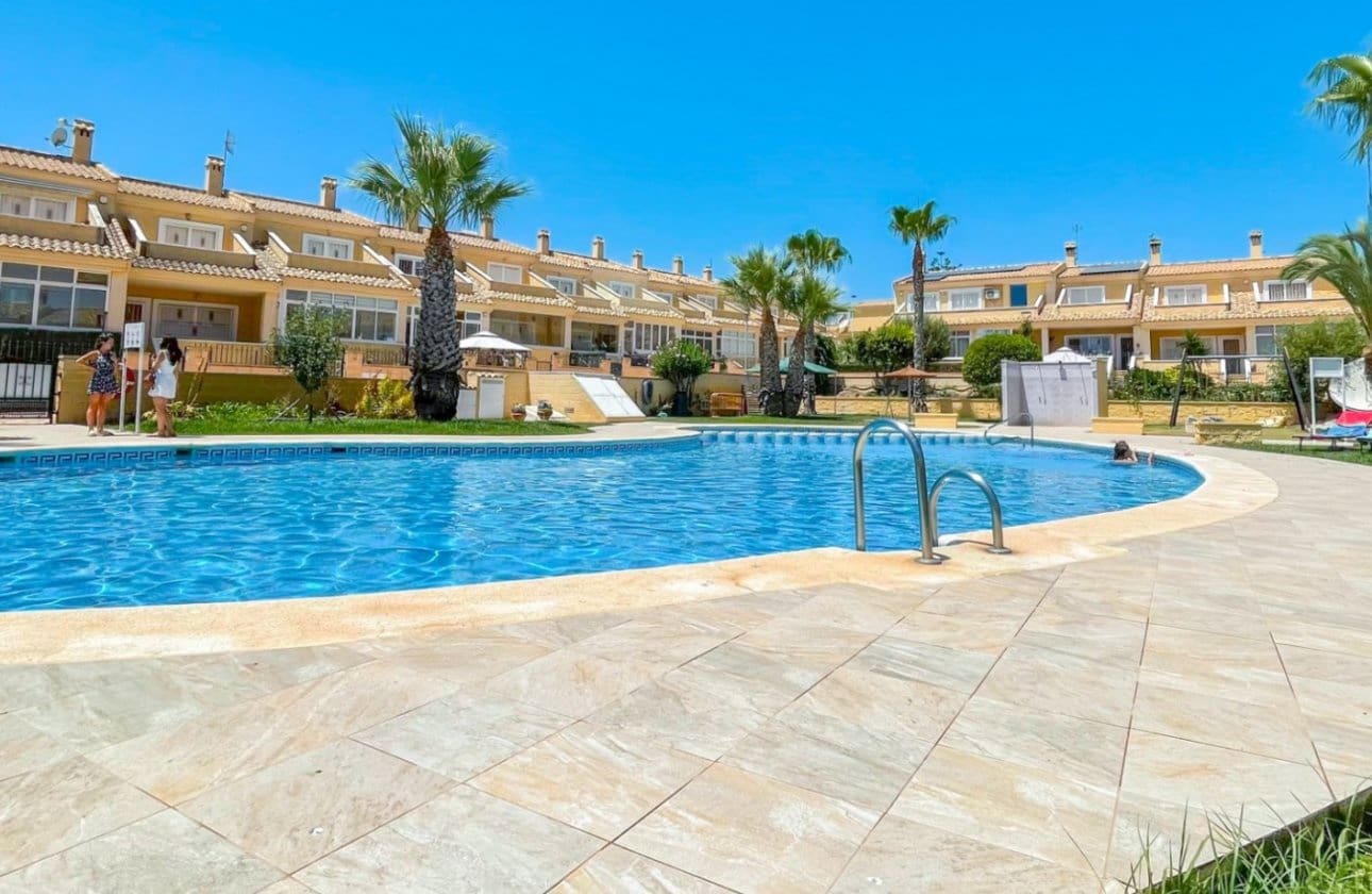 Casa de 4 habitaciones en Orihuela Costa en venta con piscina - 339.000 € (Ref: 9968921)