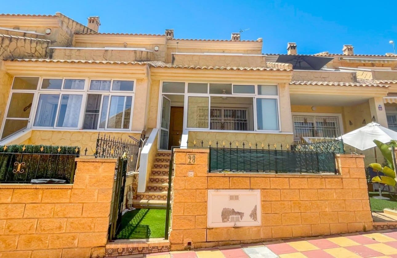 Casa de 4 habitaciones en Orihuela Costa en venta con piscina - 339.000 € (Ref: 9968921)