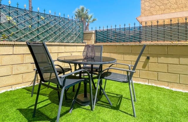 4 slaapkamer Huis te koop in Punta Prima, Orihuela met zwembad - € 339.000 (Ref: 9968921)