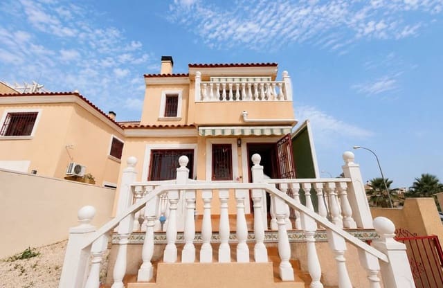 2 soveværelse Villa til salg i Villamartin, Orihuela med swimmingpool garage - € 218.000 (Ref: 9968923)