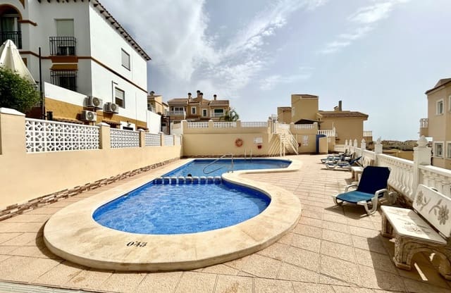 2 soveværelse Villa til salg i Villamartin, Orihuela med swimmingpool garage - € 218.000 (Ref: 9968923)