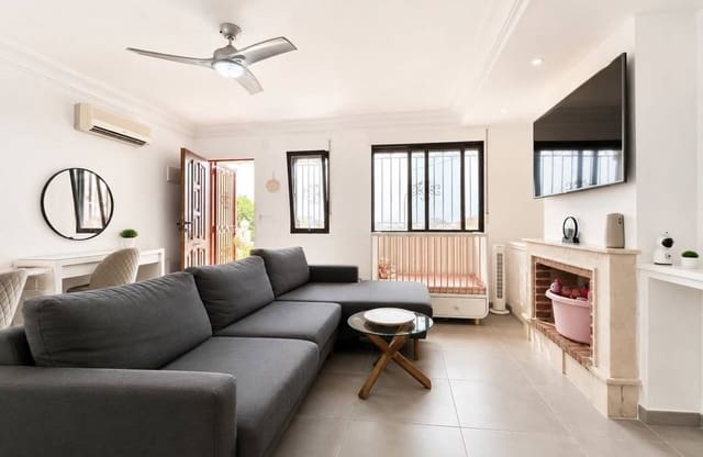 2 soveværelse Villa til salg i Villamartin, Orihuela med swimmingpool garage - € 218.000 (Ref: 9968923)