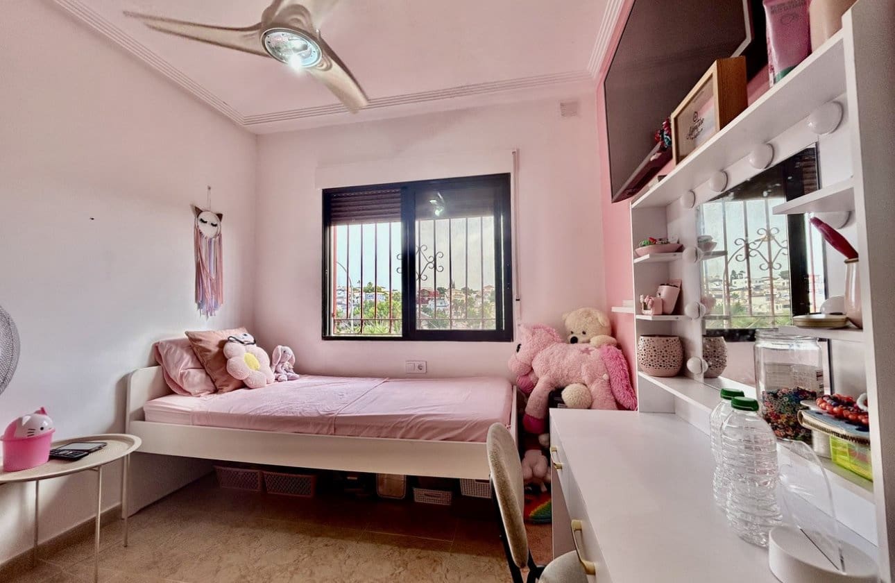 2 makuuhuone Huvila myytävänä paikassa Villamartin mukana uima-altaan - 229 000 € (Ref: 9968923)