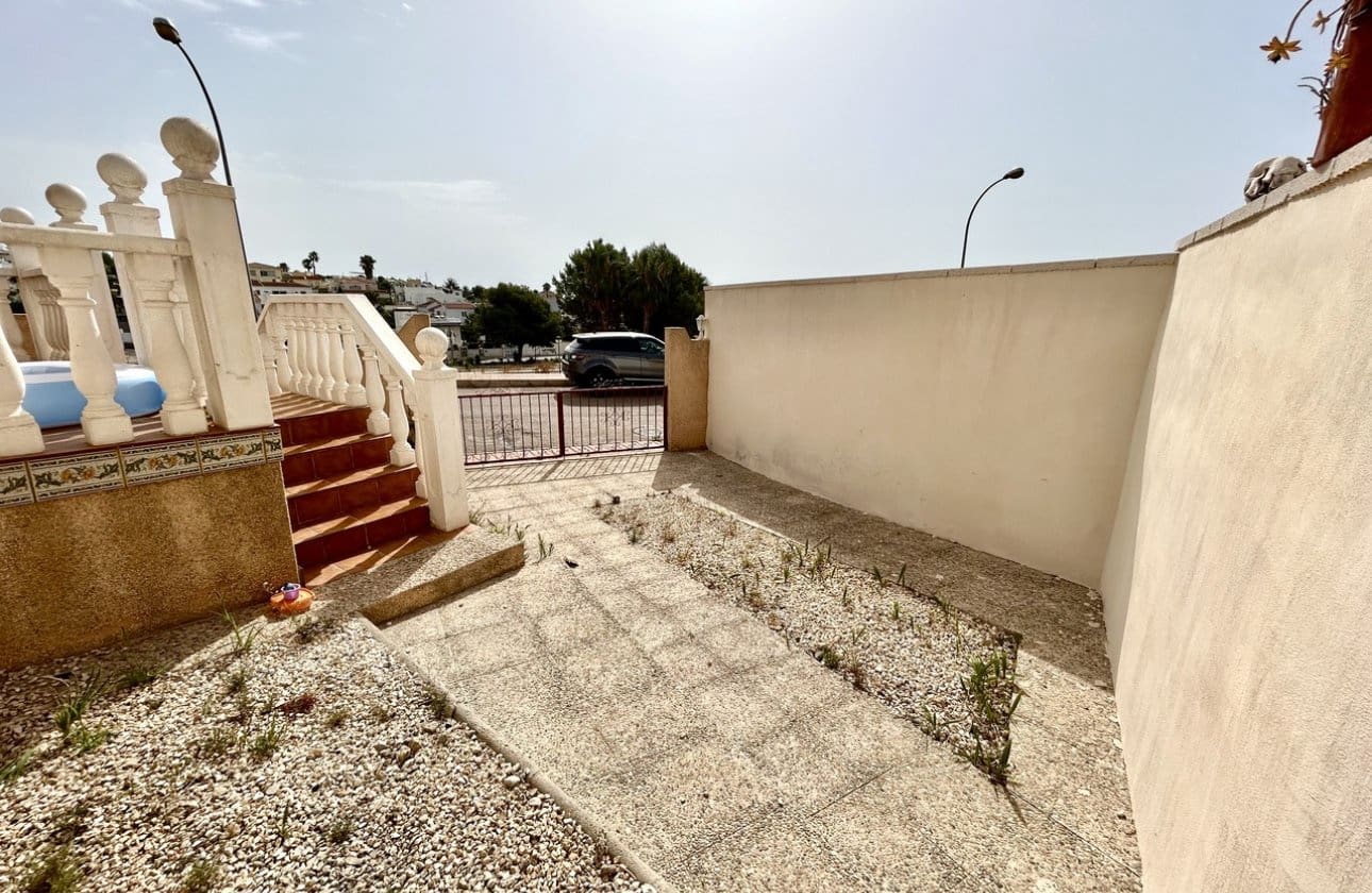 2 makuuhuone Huvila myytävänä paikassa Villamartin mukana uima-altaan - 229 000 € (Ref: 9968923)