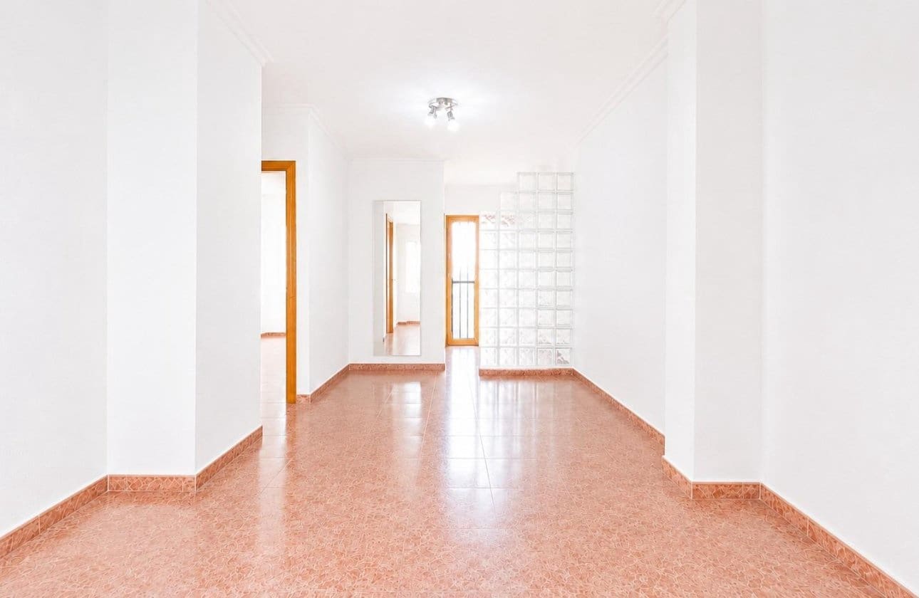 Piso de 3 habitaciones en Torrevieja en venta - 127.000 € (Ref: 9968929)