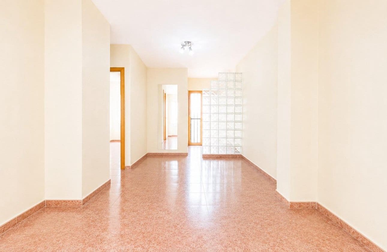 Piso de 3 habitaciones en Torrevieja en venta - 127.000 € (Ref: 9968929)