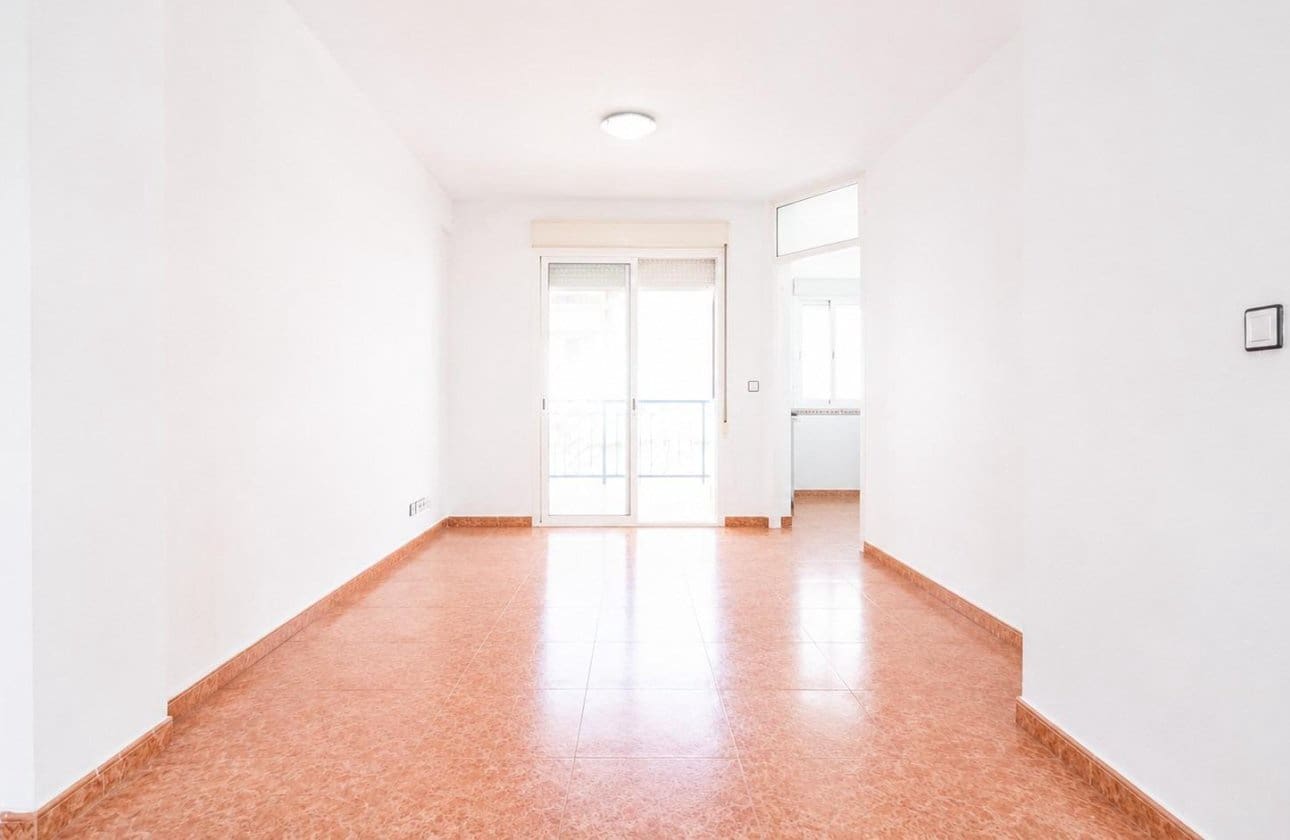 Piso de 3 habitaciones en Torrevieja en venta - 127.000 € (Ref: 9968929)