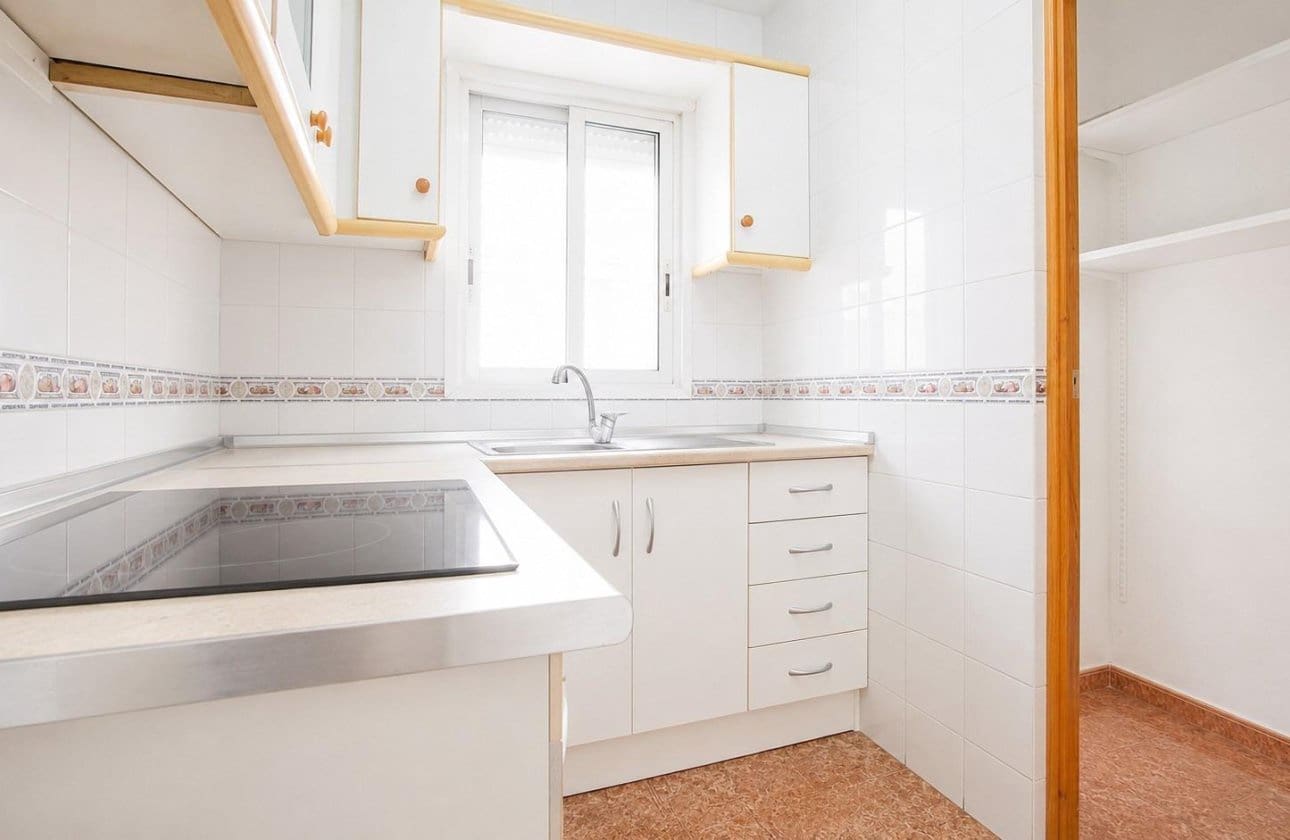 Piso de 3 habitaciones en Torrevieja en venta - 127.000 € (Ref: 9968929)