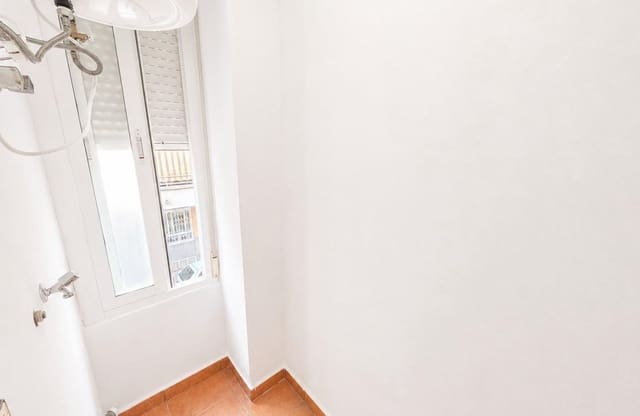 Piso de 3 habitaciones en Torrevieja en venta - 127.000 € (Ref: 9968929)