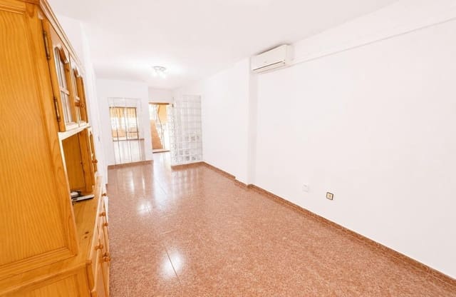 Piso de 3 habitaciones en Torrevieja en venta - 127.000 € (Ref: 9968929)