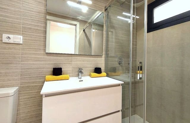 2 soverom Leilighet til salgs i Villamartin, Orihuela med svømmebasseng garasje - € 287 000 (Ref: 9968930)