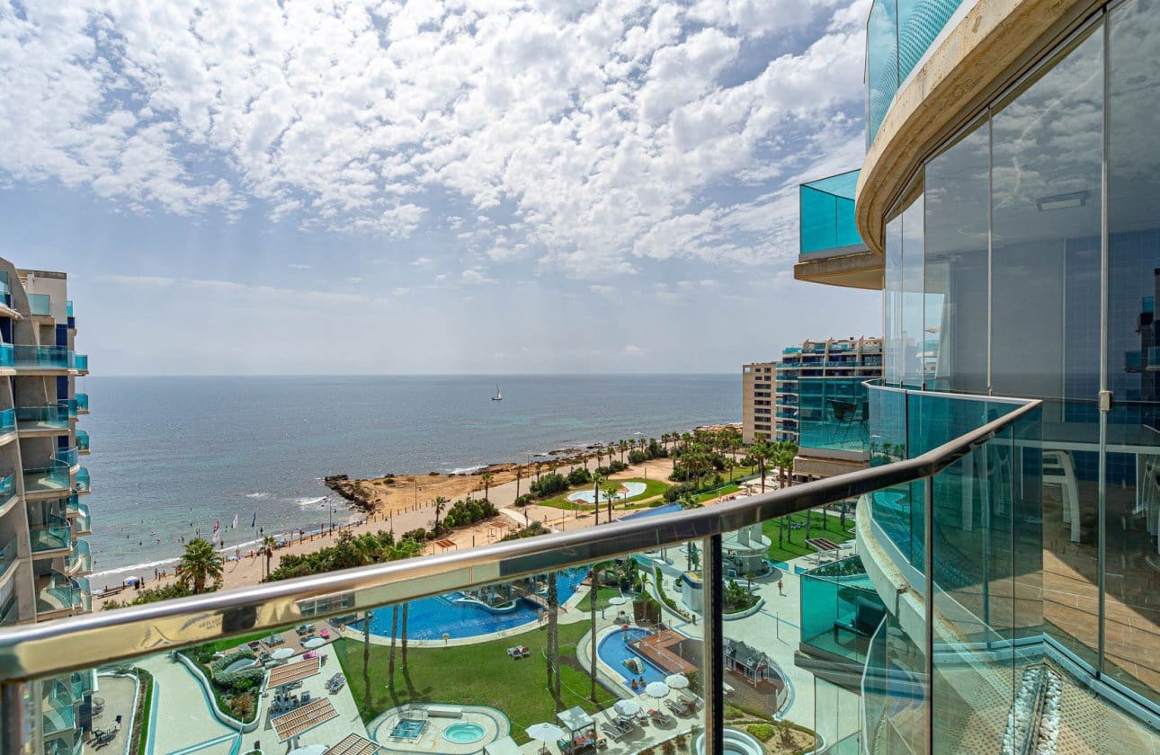 Apartamento de 2 habitaciones en Orihuela Costa en venta con piscina - 450.000 € (Ref: 9968933)