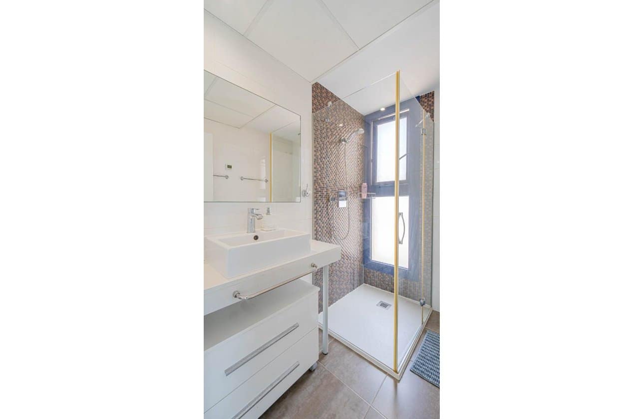 Apartamento de 2 habitaciones en Orihuela Costa en venta con piscina - 450.000 € (Ref: 9968933)