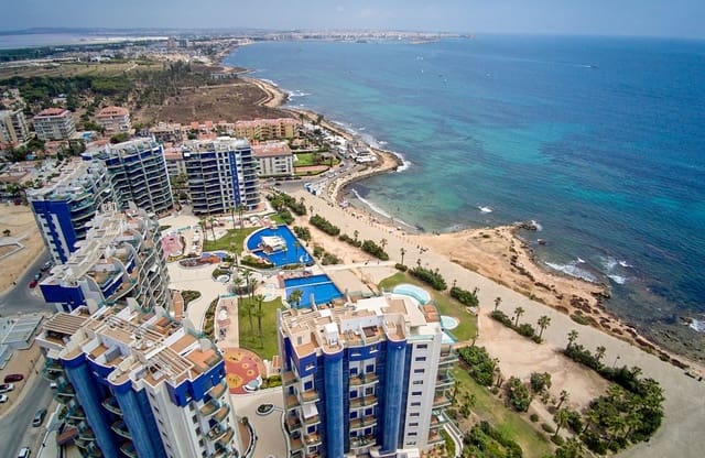 Apartamento de 2 habitaciones en Punta Prima, Torrevieja en venta con piscina - 450.000 € (Ref: 9968933)
