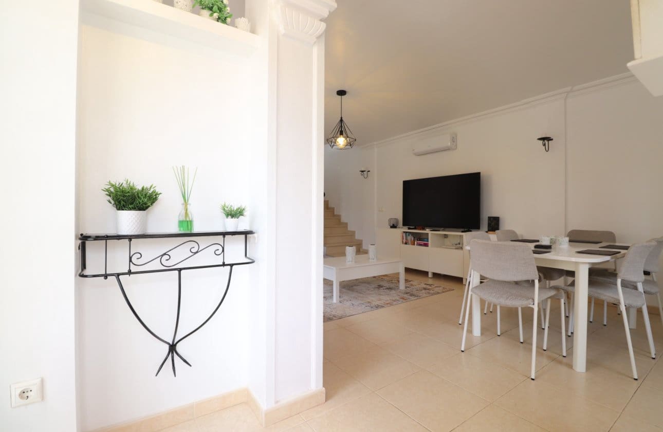 3 bedroom Semi-detached Villa for sale in Los Montesinos with pool - € 299,950 (Ref: 9968934)