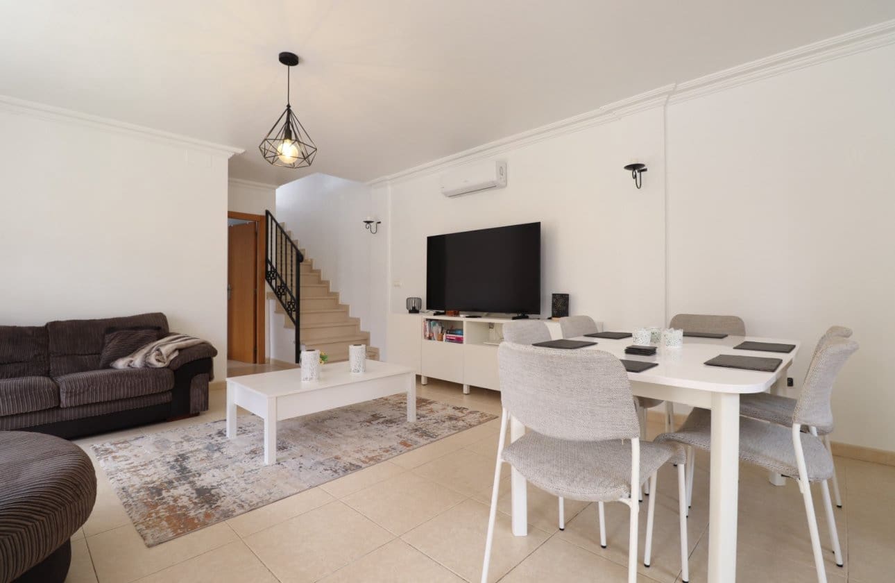 3 bedroom Semi-detached Villa for sale in Los Montesinos with pool - € 299,950 (Ref: 9968934)