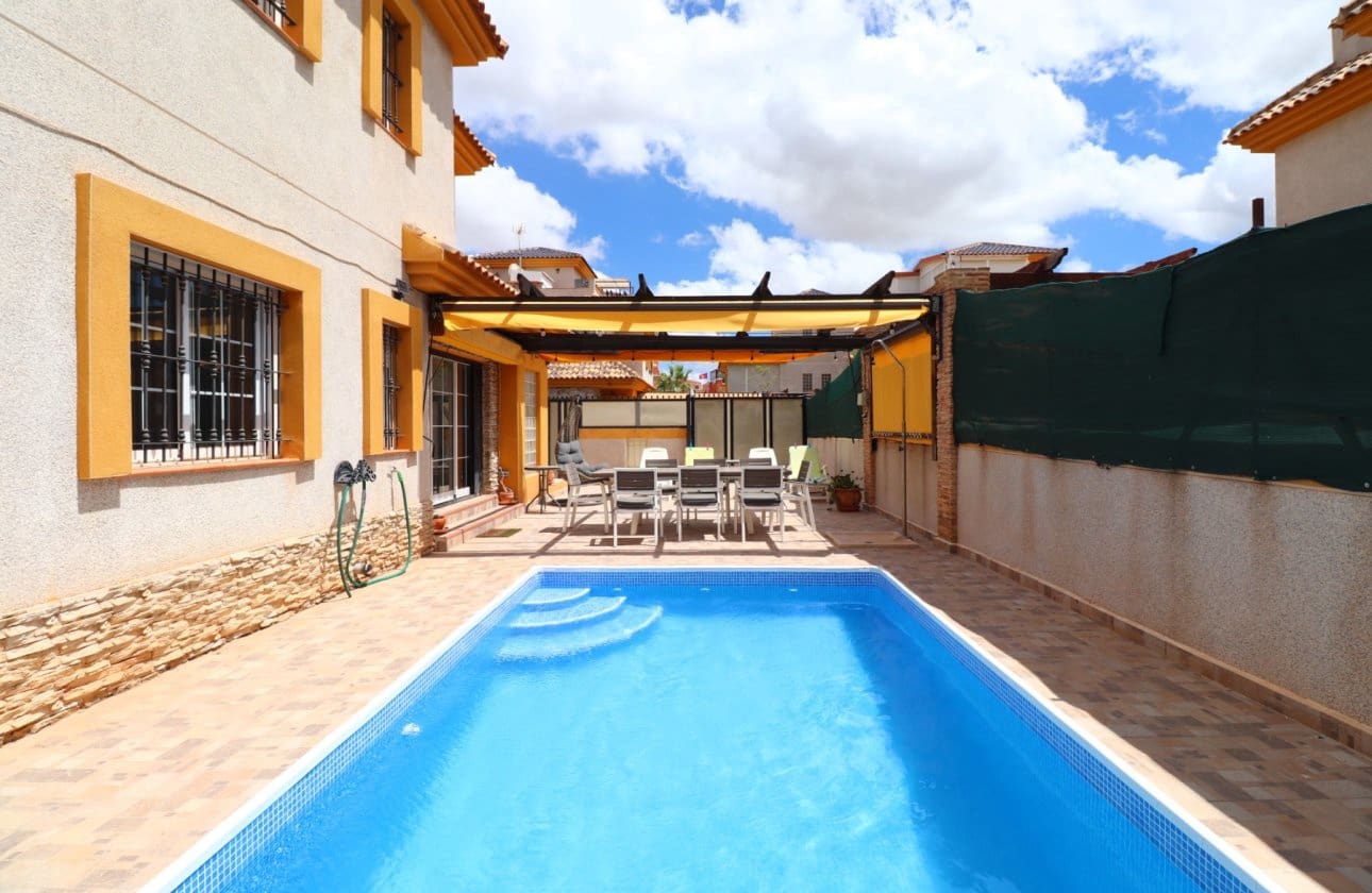 3 bedroom Semi-detached Villa for sale in Los Montesinos with pool - € 299,950 (Ref: 9968934)