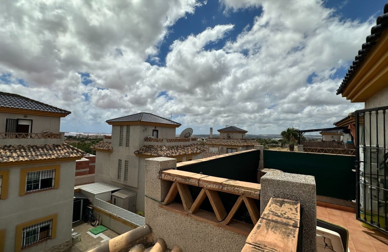 3 bedroom Semi-detached Villa for sale in Los Montesinos with pool - € 299,950 (Ref: 9968934)