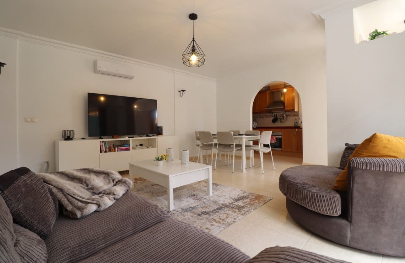 3 bedroom Semi-detached Villa for sale in Los Montesinos with pool - € 299,950 (Ref: 9968934)