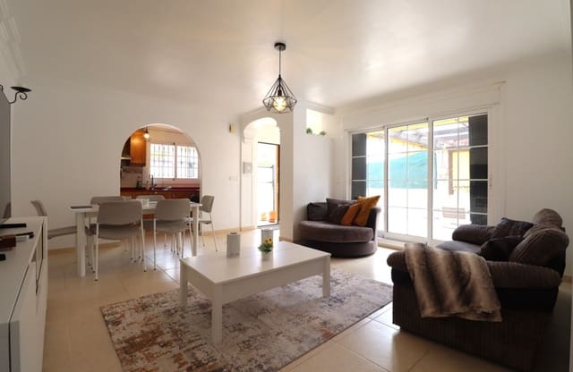 3 soverom Kjedet enebolig til salgs i Los Montesinos med svømmebasseng - € 299 950 (Ref: 9968934)