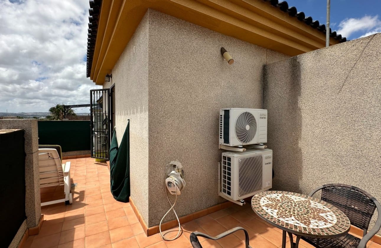 3 bedroom Semi-detached Villa for sale in Los Montesinos with pool - € 299,950 (Ref: 9968934)