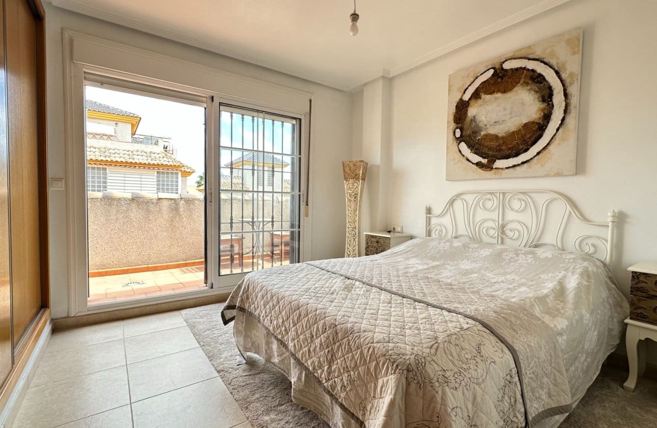 3 bedroom Semi-detached Villa for sale in Los Montesinos with pool - € 299,950 (Ref: 9968934)
