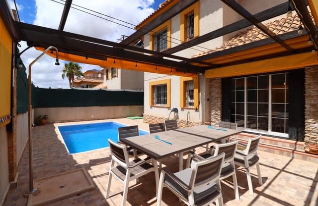 3 soverom Kjedet enebolig til salgs i Los Montesinos med svømmebasseng - € 299 950 (Ref: 9968934)