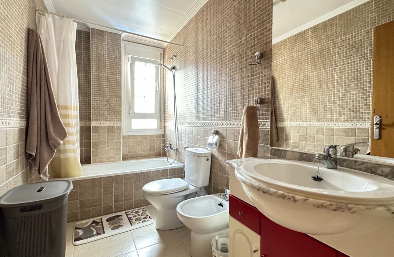 3 bedroom Semi-detached Villa for sale in Los Montesinos with pool - € 299,950 (Ref: 9968934)