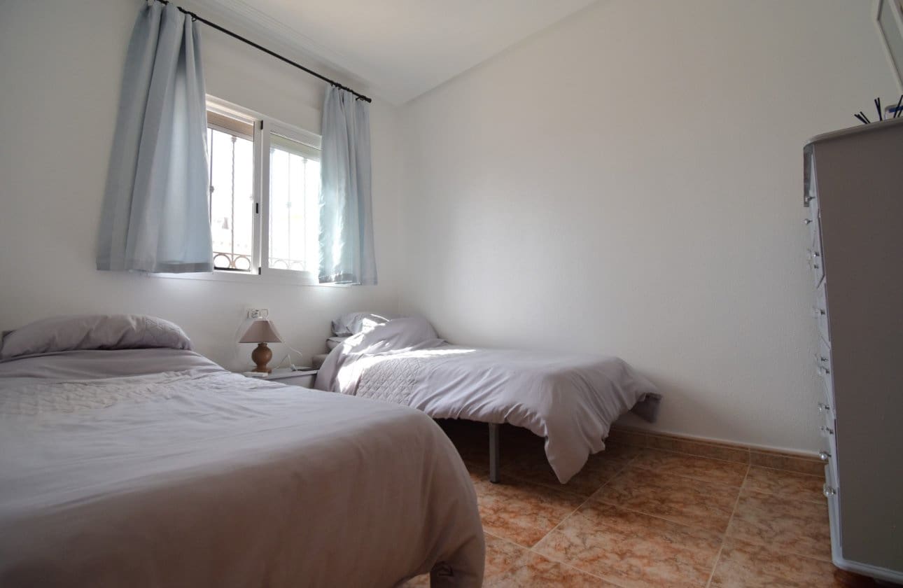 2 soveværelse Lejlighed til salg i Orihuela Costa med swimmingpool - € 179.000 (Ref: 9968937)