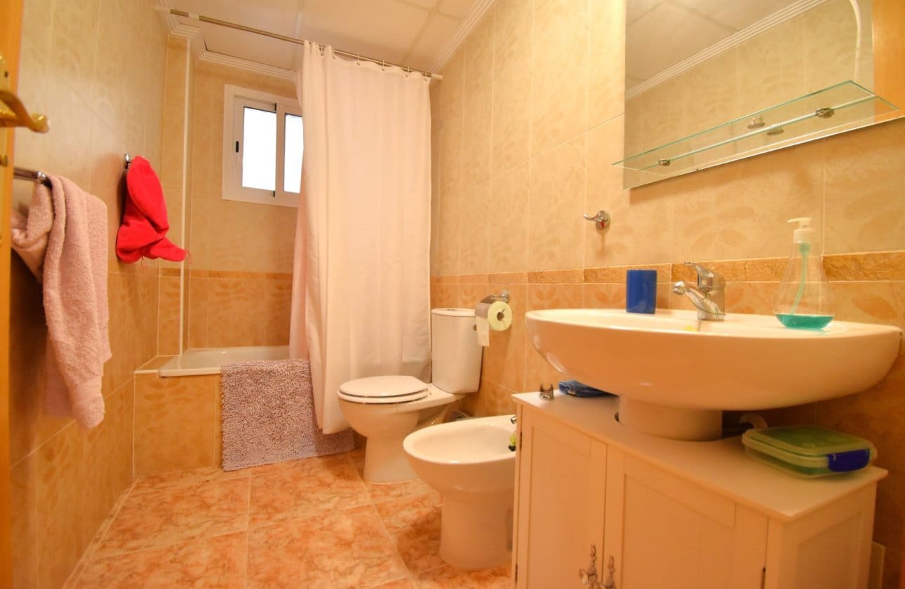 2 soveværelse Lejlighed til salg i Orihuela Costa med swimmingpool - € 179.000 (Ref: 9968937)