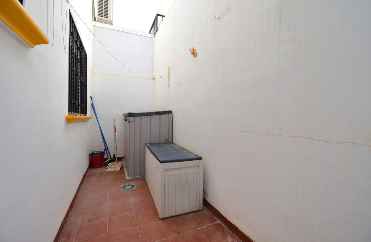 2 soveværelse Lejlighed til salg i Orihuela Costa med swimmingpool - € 179.000 (Ref: 9968937)