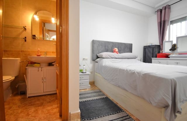 2 soveværelse Lejlighed til salg i Punta Prima, Orihuela med swimmingpool - € 179.000 (Ref: 9968937)